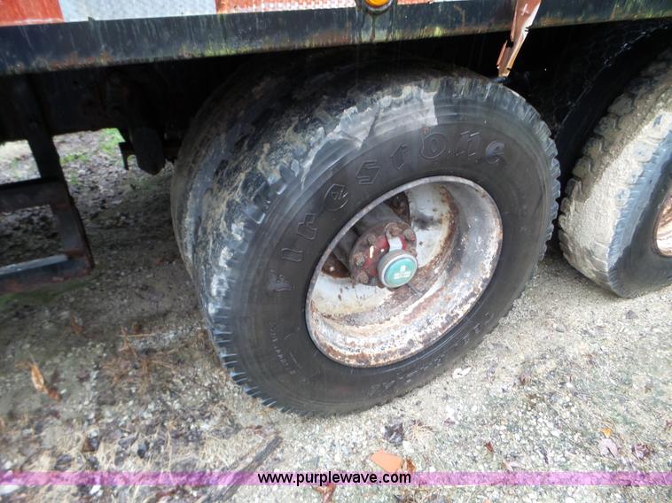 image for item L5029 1988 Peterbilt 378 flatbed truck