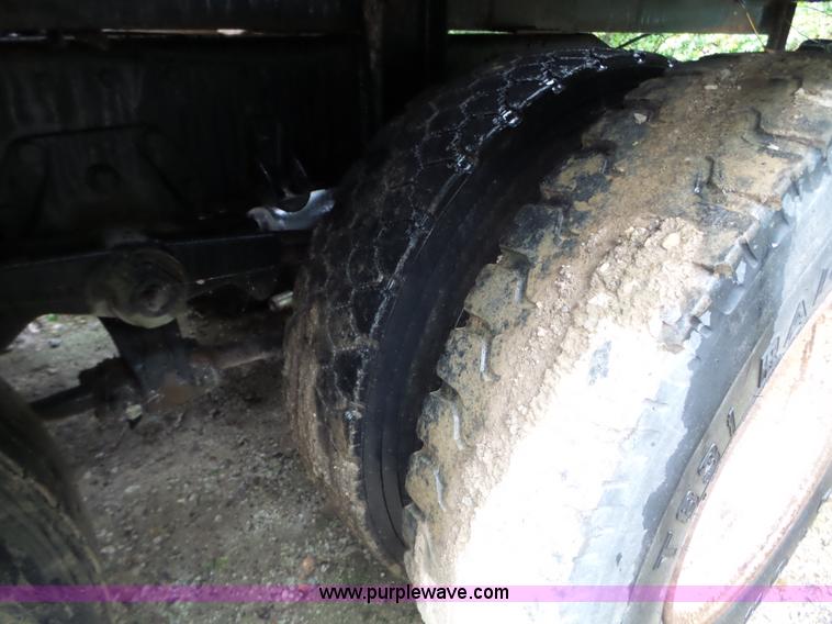 image for item L5029 1988 Peterbilt 378 flatbed truck