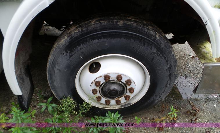 image for item L5029 1988 Peterbilt 378 flatbed truck