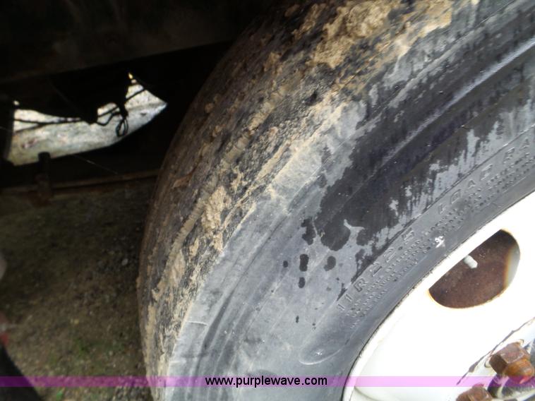 image for item L5029 1988 Peterbilt 378 flatbed truck