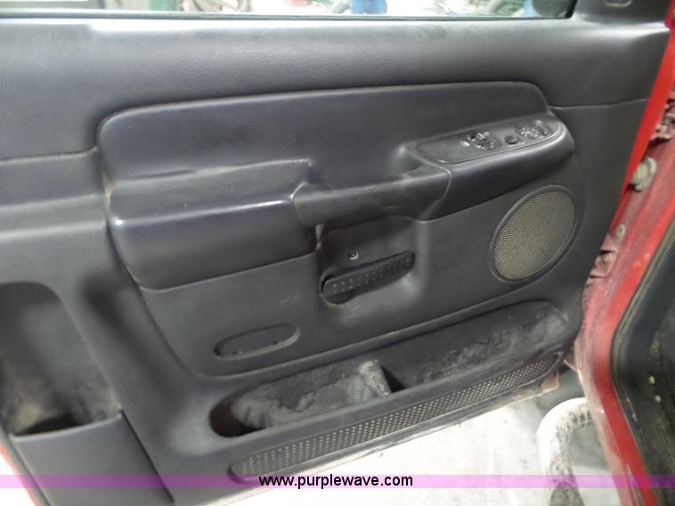 image for item L5030 2005 Dodge Ram 2500 pickup truck