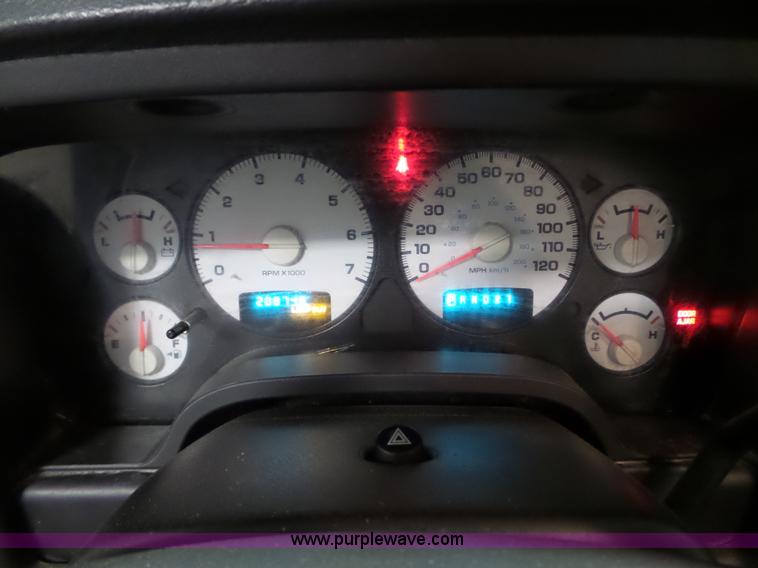 image for item L5030 2005 Dodge Ram 2500 pickup truck