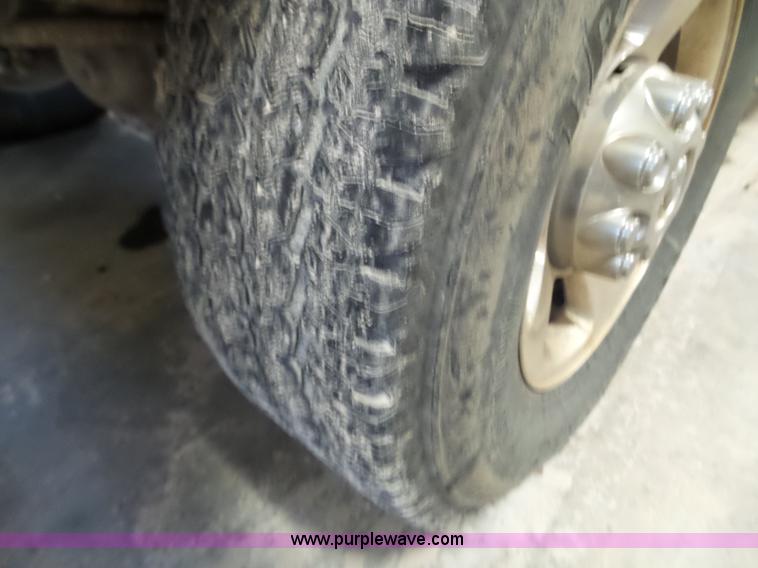 image for item L5030 2005 Dodge Ram 2500 pickup truck