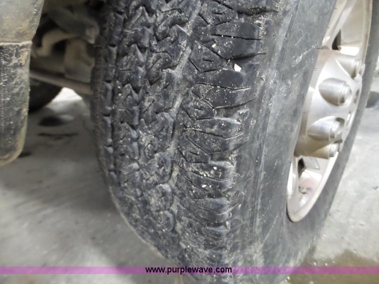 image for item L5030 2005 Dodge Ram 2500 pickup truck