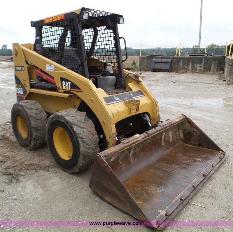 image for item L5031 2004 Caterpillar 236B skid steer