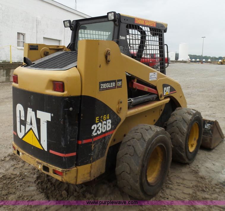 image for item L5031 2004 Caterpillar 236B skid steer