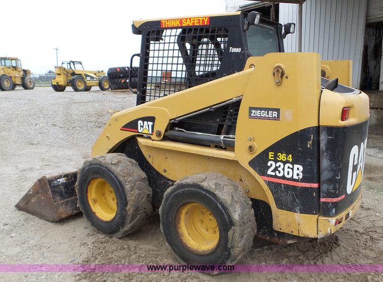 image for item L5031 2004 Caterpillar 236B skid steer