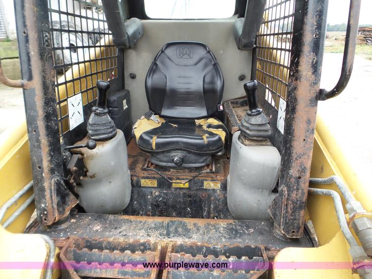 image for item L5031 2004 Caterpillar 236B skid steer