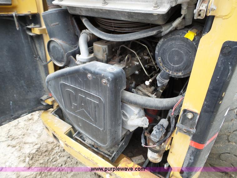 image for item L5031 2004 Caterpillar 236B skid steer