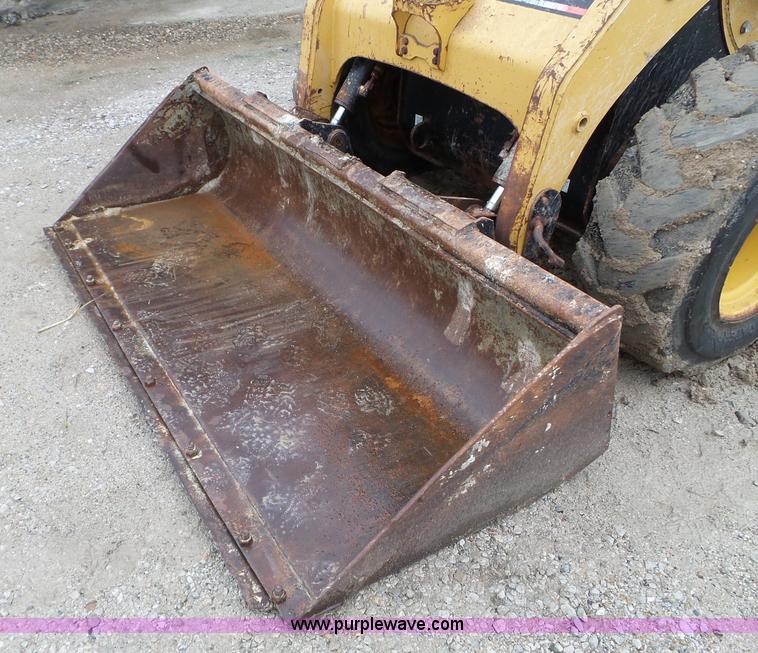 image for item L5031 2004 Caterpillar 236B skid steer