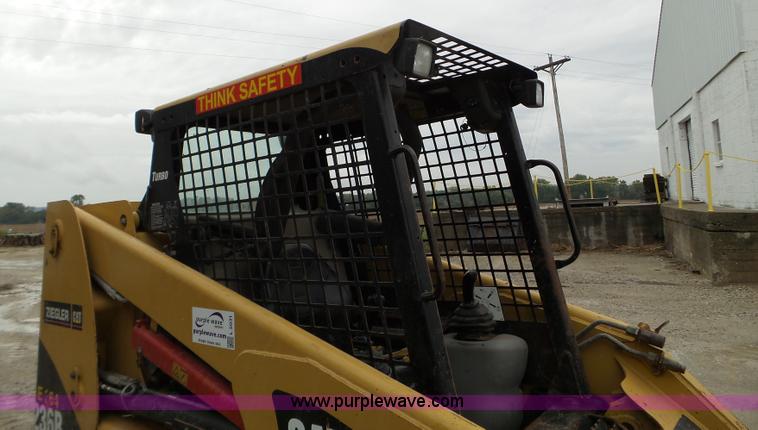 image for item L5031 2004 Caterpillar 236B skid steer