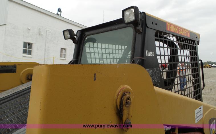 image for item L5031 2004 Caterpillar 236B skid steer