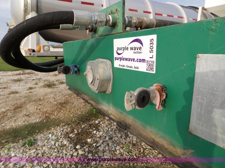 image for item L5035 2007 Doyle tender trailer