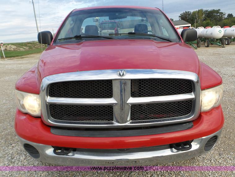 image for item L5037 2004 Dodge Ram 2500 pickup truck