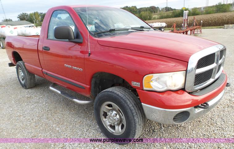 image for item L5037 2004 Dodge Ram 2500 pickup truck