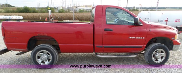 image for item L5037 2004 Dodge Ram 2500 pickup truck
