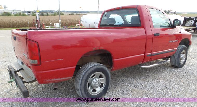 image for item L5037 2004 Dodge Ram 2500 pickup truck