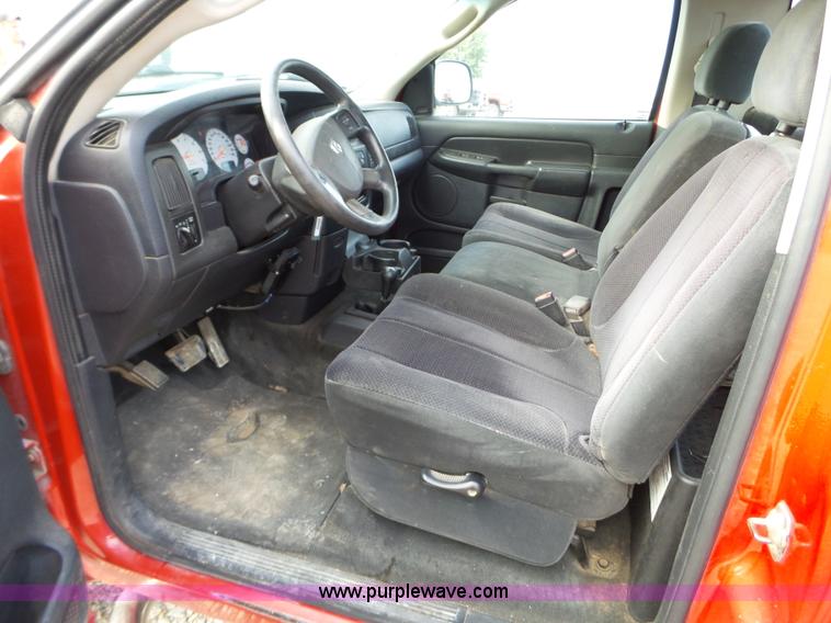 image for item L5037 2004 Dodge Ram 2500 pickup truck