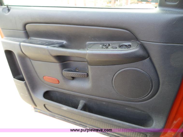 image for item L5037 2004 Dodge Ram 2500 pickup truck