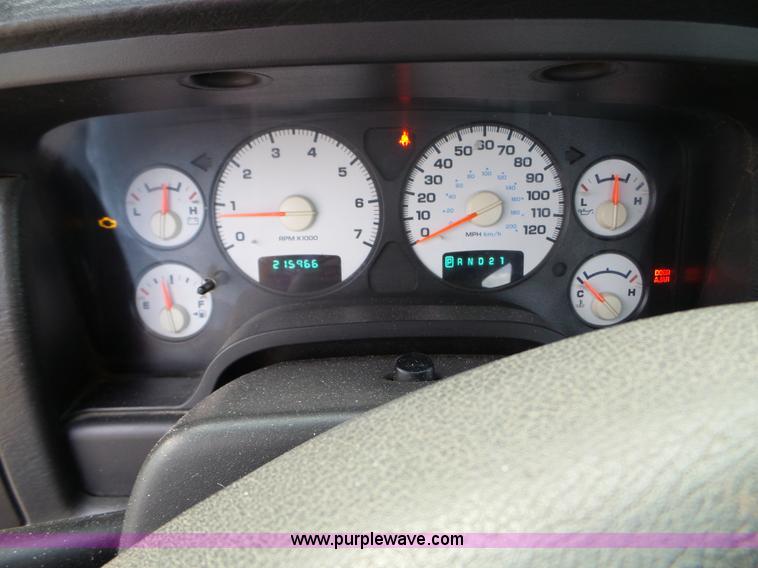 image for item L5037 2004 Dodge Ram 2500 pickup truck