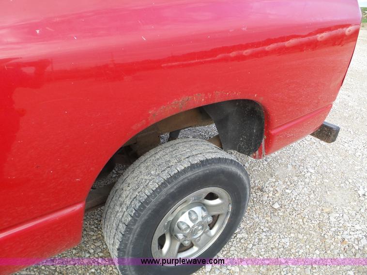 image for item L5037 2004 Dodge Ram 2500 pickup truck