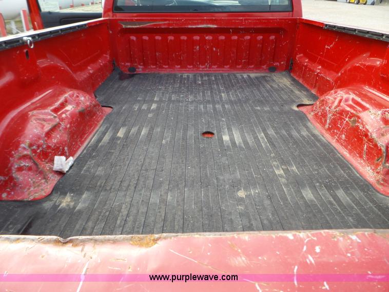 image for item L5037 2004 Dodge Ram 2500 pickup truck