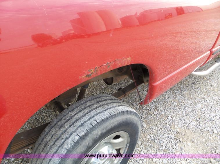 image for item L5037 2004 Dodge Ram 2500 pickup truck