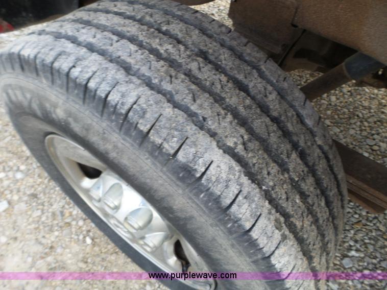 image for item L5037 2004 Dodge Ram 2500 pickup truck