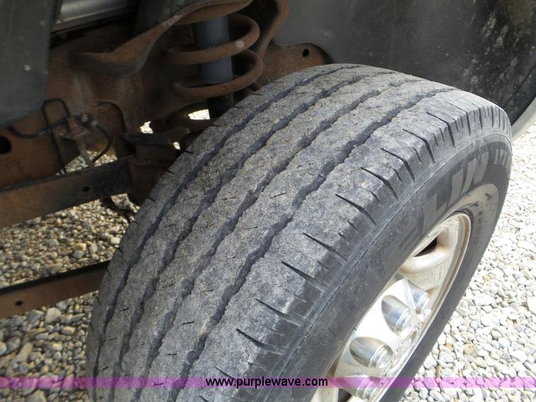 image for item L5037 2004 Dodge Ram 2500 pickup truck