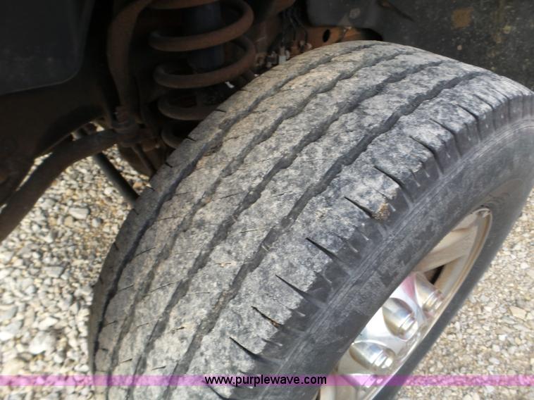 image for item L5037 2004 Dodge Ram 2500 pickup truck