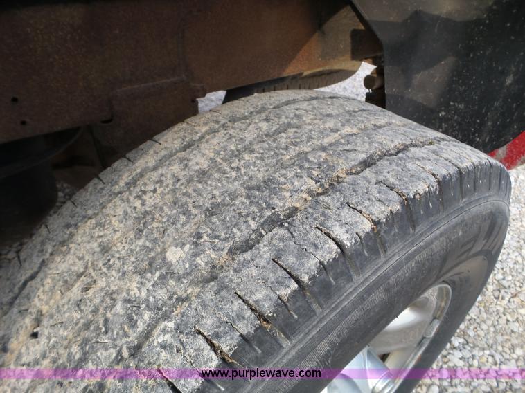 image for item L5037 2004 Dodge Ram 2500 pickup truck