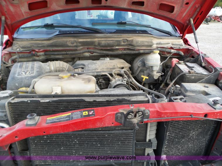 image for item L5037 2004 Dodge Ram 2500 pickup truck