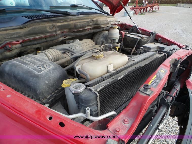 image for item L5037 2004 Dodge Ram 2500 pickup truck