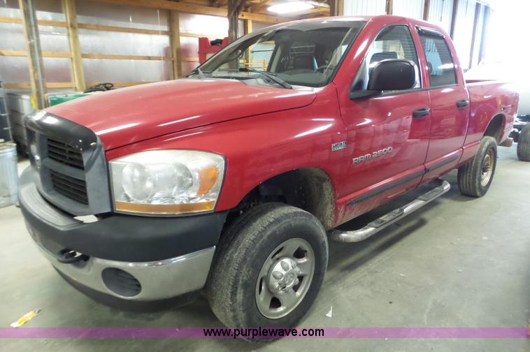 image for item L5038 2006 Dodge Ram 2500 Quad Cab pickup truck