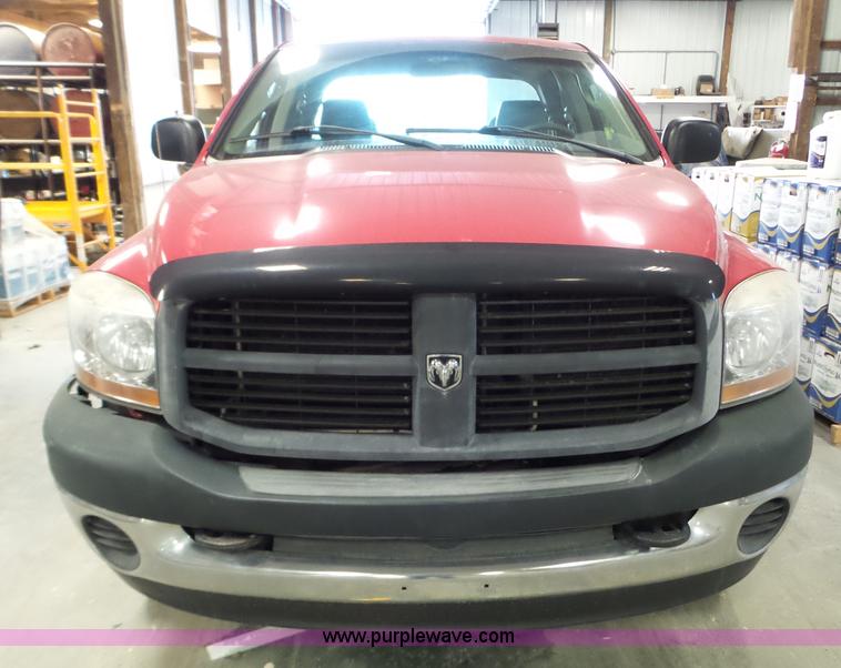 image for item L5038 2006 Dodge Ram 2500 Quad Cab pickup truck