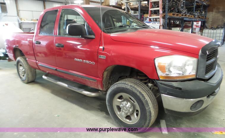 image for item L5038 2006 Dodge Ram 2500 Quad Cab pickup truck