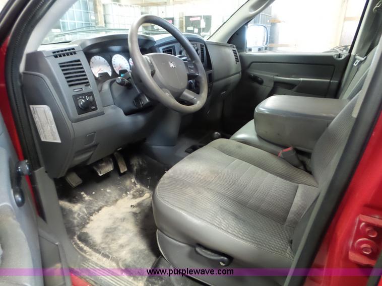 image for item L5038 2006 Dodge Ram 2500 Quad Cab pickup truck