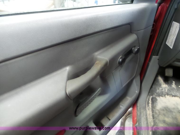 image for item L5038 2006 Dodge Ram 2500 Quad Cab pickup truck