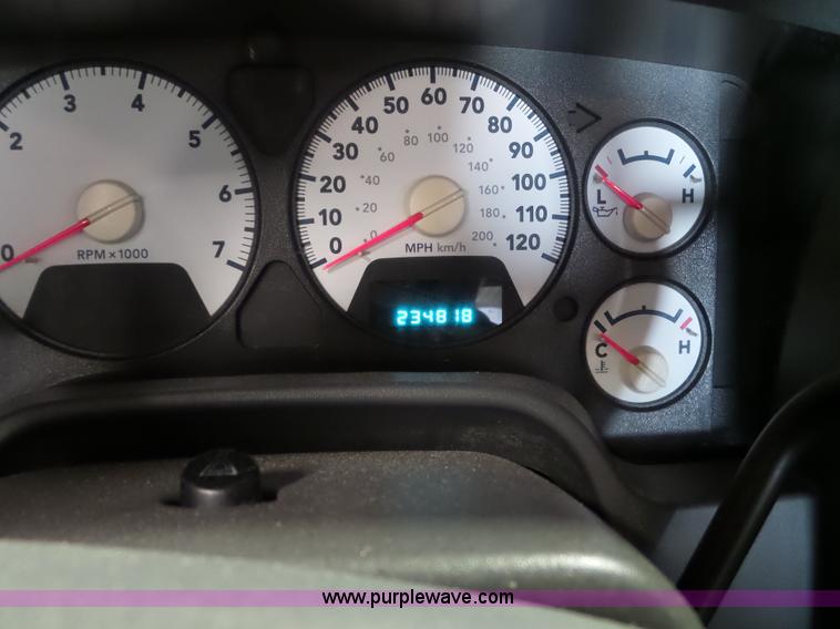 image for item L5038 2006 Dodge Ram 2500 Quad Cab pickup truck