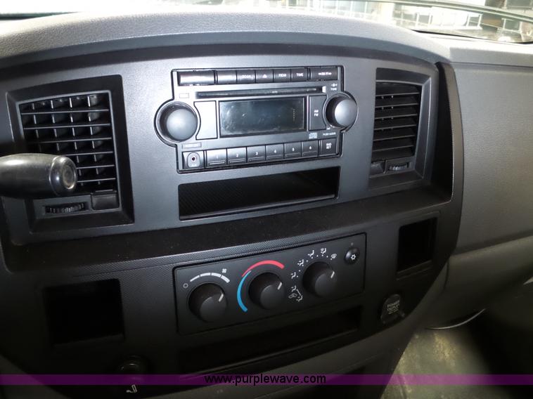 image for item L5038 2006 Dodge Ram 2500 Quad Cab pickup truck