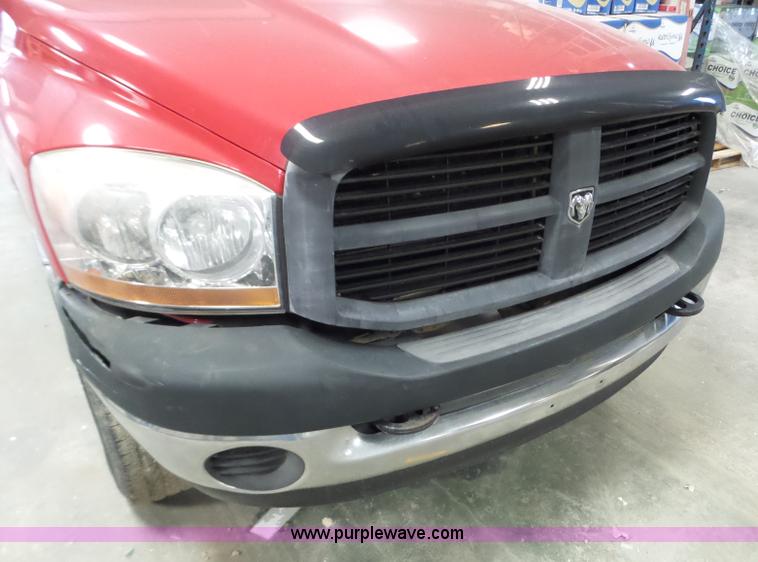 image for item L5038 2006 Dodge Ram 2500 Quad Cab pickup truck