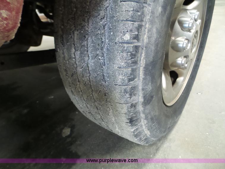 image for item L5038 2006 Dodge Ram 2500 Quad Cab pickup truck