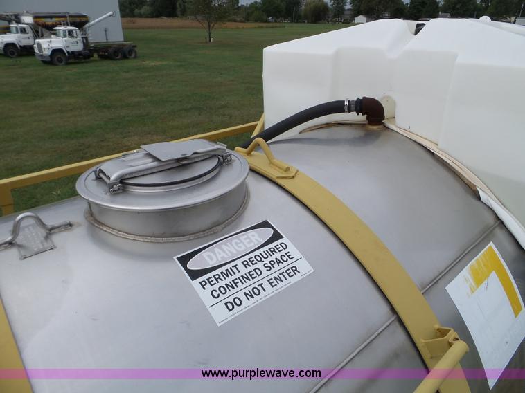 image for item L5039 1995 Ag-Chem TerraGator 1803 self-propelled sprayer