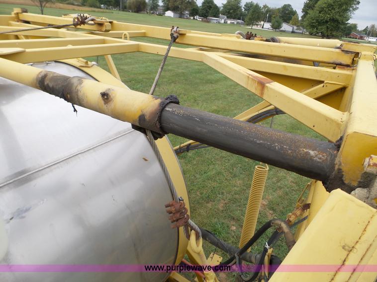 image for item L5039 1995 Ag-Chem TerraGator 1803 self-propelled sprayer