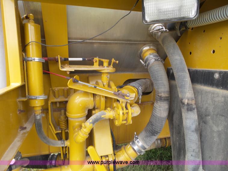 image for item L5039 1995 Ag-Chem TerraGator 1803 self-propelled sprayer