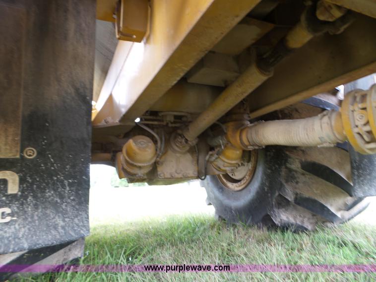 image for item L5039 1995 Ag-Chem TerraGator 1803 self-propelled sprayer