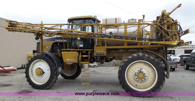image for item L5042 2007 Ag-Chem RoGator 1074 SS self-propelled sprayer