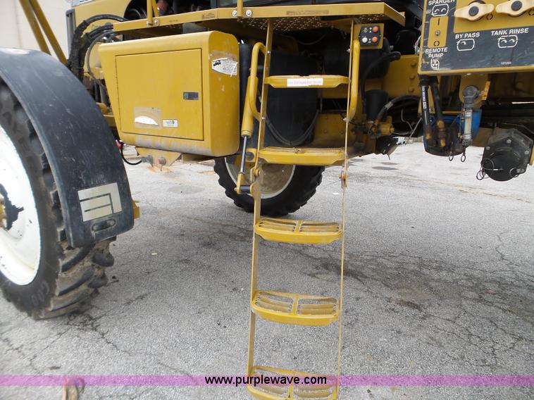 image for item L5042 2007 Ag-Chem RoGator 1074 SS self-propelled sprayer