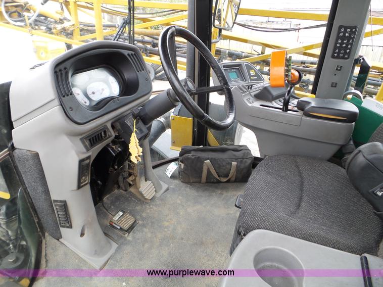 image for item L5042 2007 Ag-Chem RoGator 1074 SS self-propelled sprayer