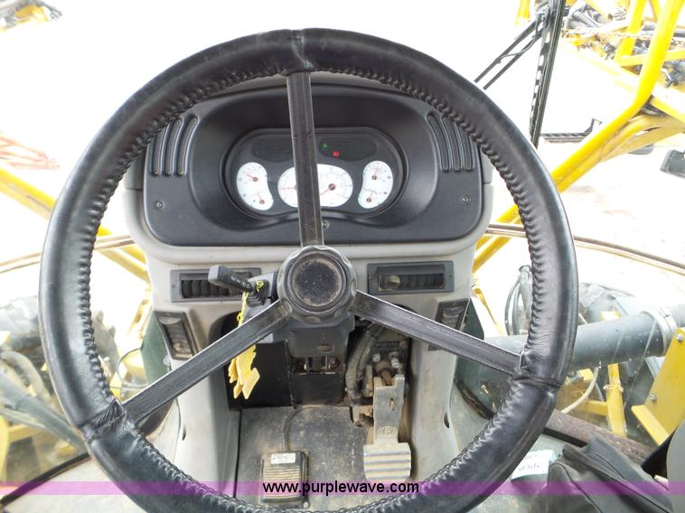 image for item L5042 2007 Ag-Chem RoGator 1074 SS self-propelled sprayer